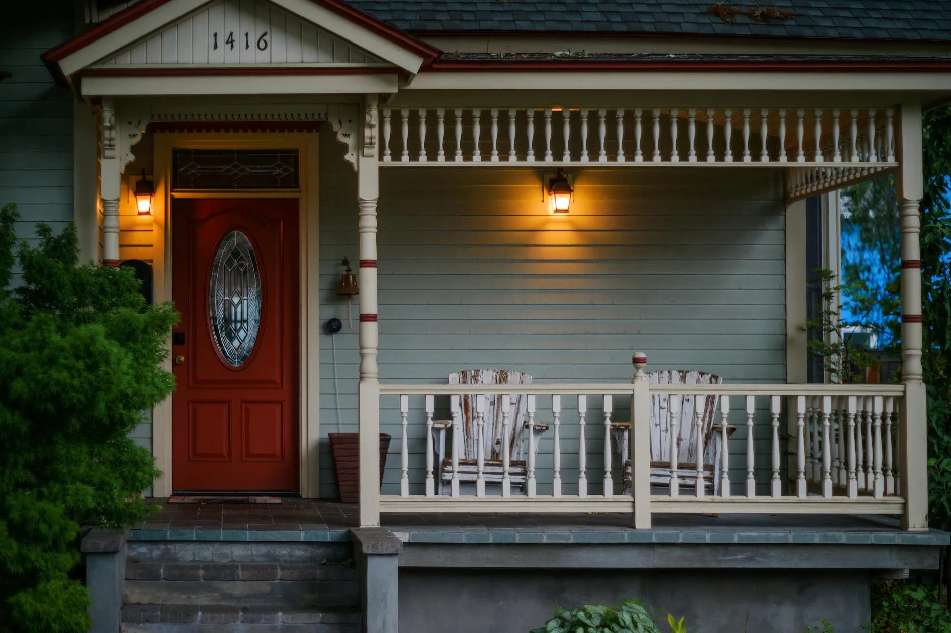 Residential front door entrance suitable for doorbell mount