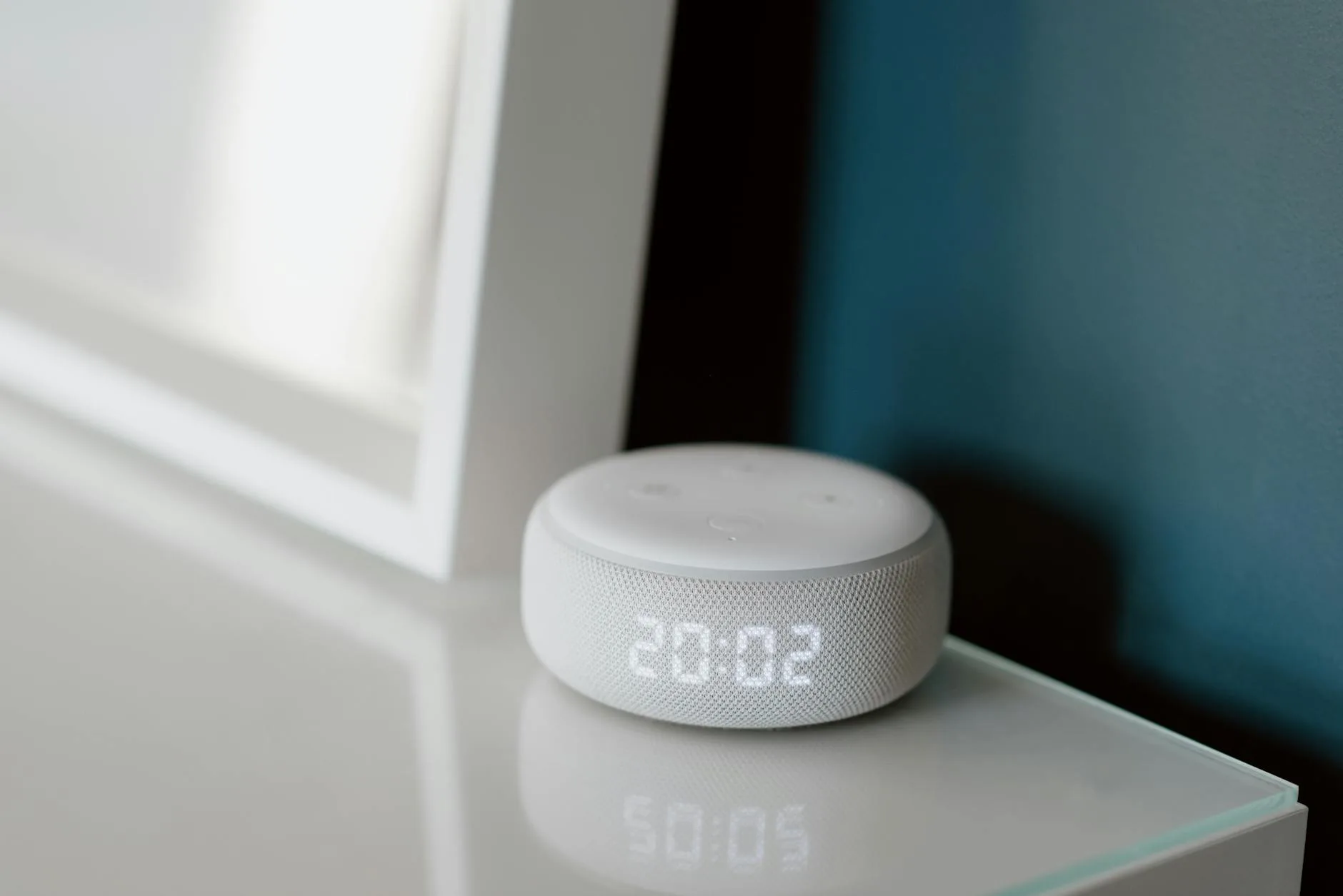 Smart speaker device for home automation control