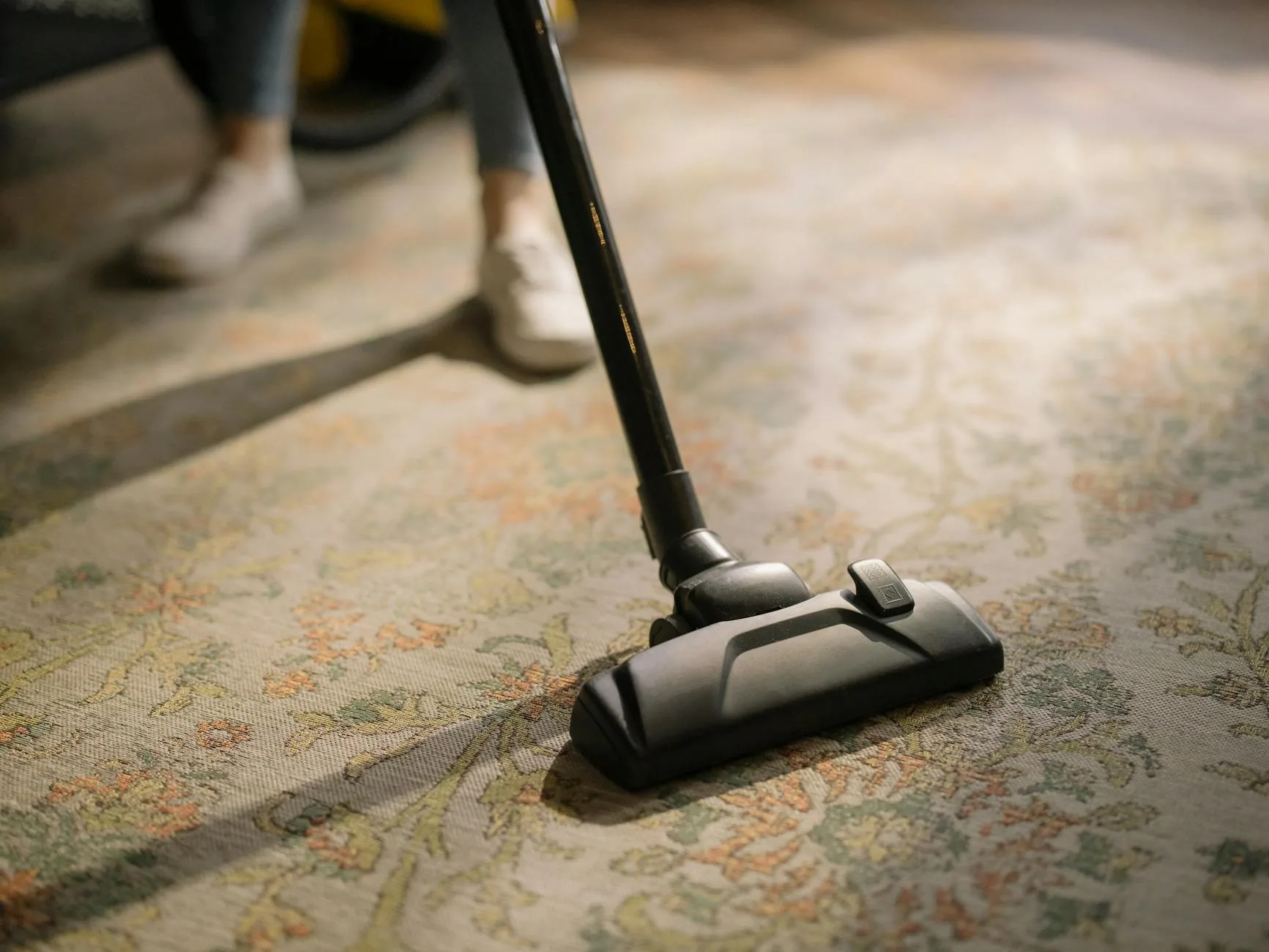 Vacuum cleaning carpet fibres in a home setting