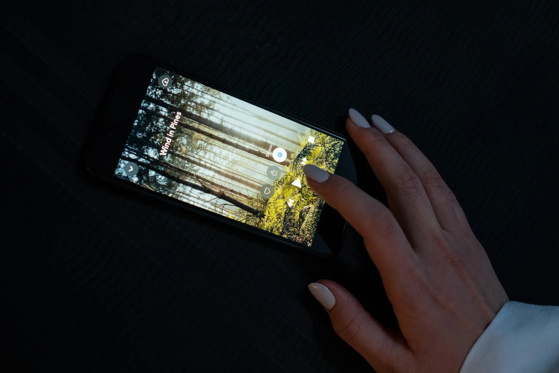 Smartphone app controlling smart home devices