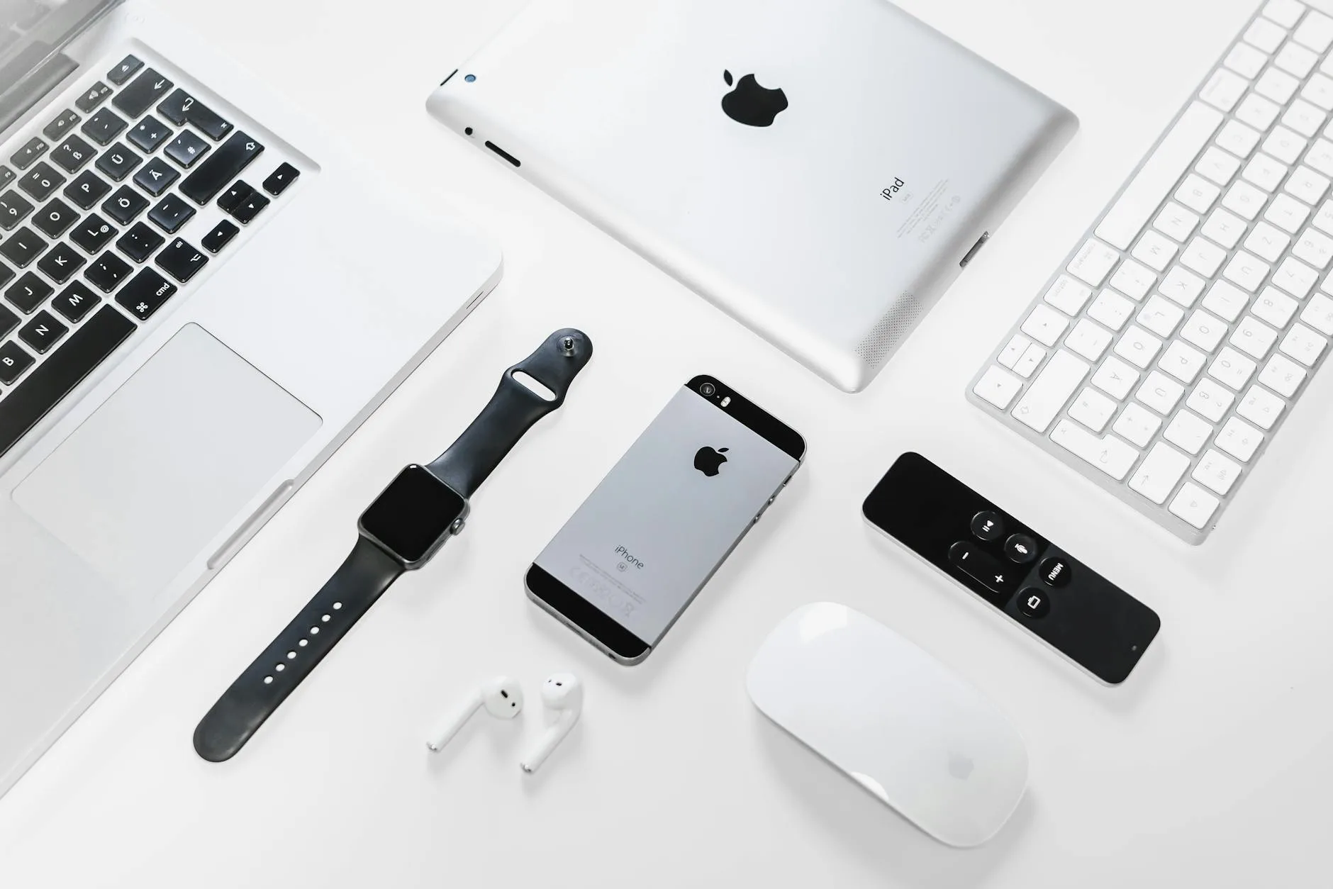 Smart home hub controlling connected devices